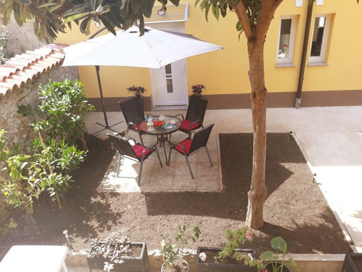 Dajven Hotel Pula Exterior photo